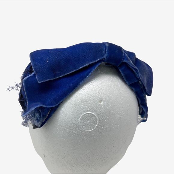 Blue Velvet Fascinator Feather Silk Leaf Caplet Half Hat Whimsy Vintage 50s 60s - Picture 3 of 7